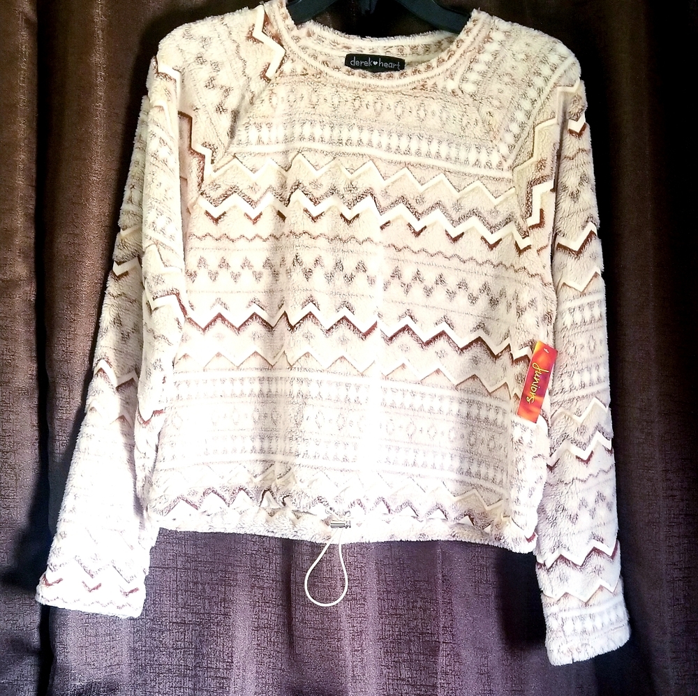 Derek Heart Neutral Fuzzy Cropped Sweater